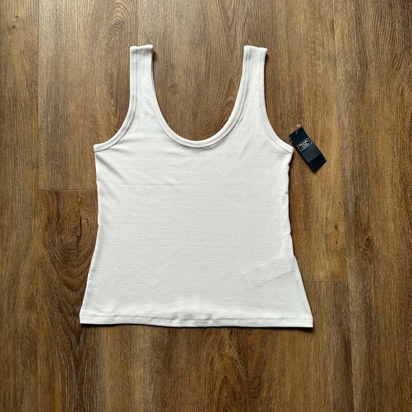 Abercrombie and Fitch Featherweight Rib Scoopneck Tanktop - Picture 2 of 3